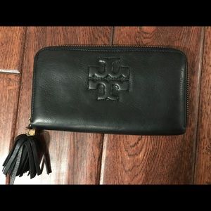 TORY BURCH Thea Tassel Wallet Black Leather